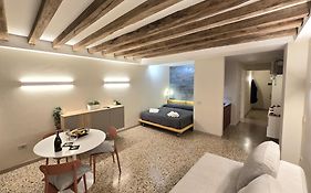 Cozy Studio With Canal View