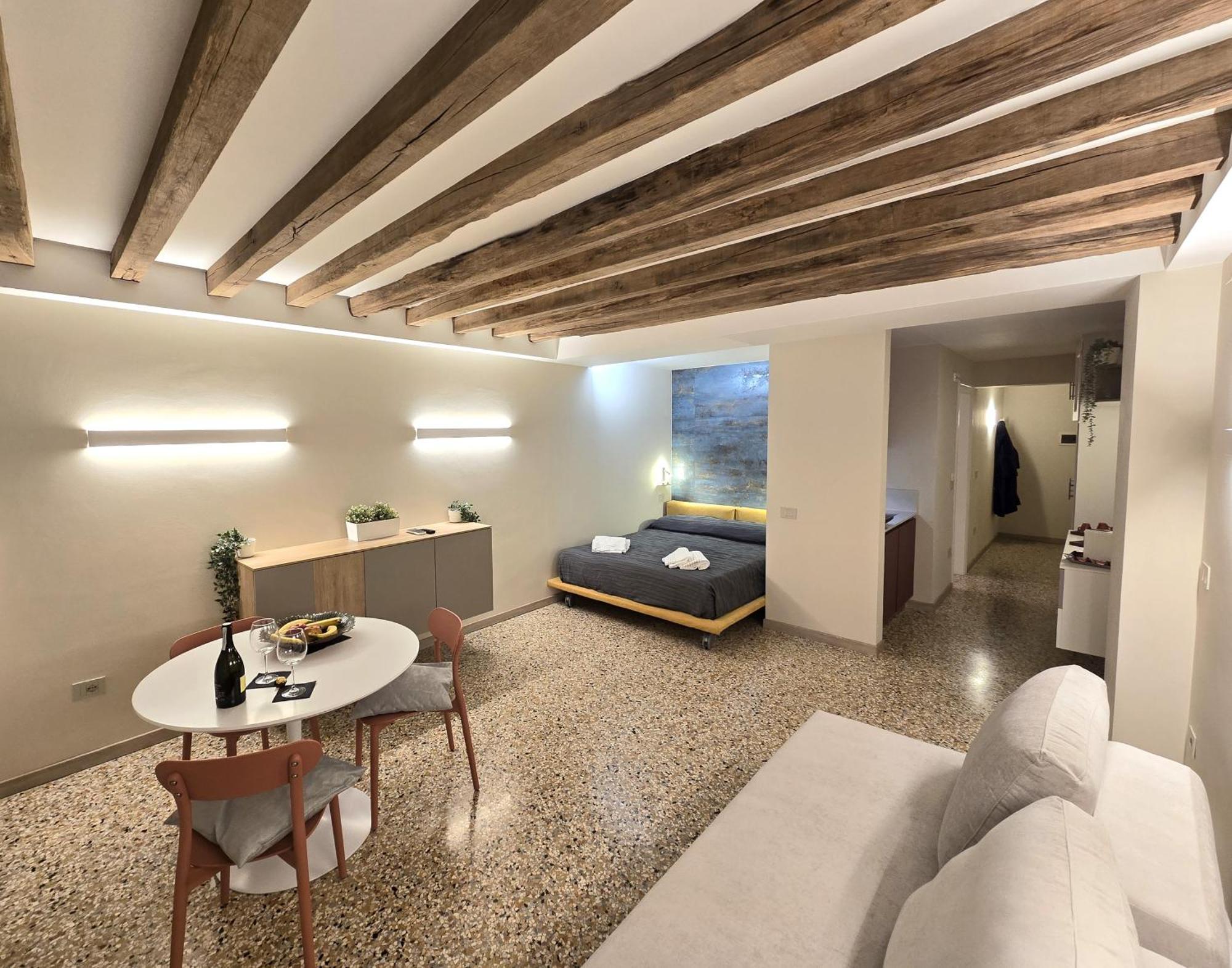 Cozy Studio With Canal View Venice Exterior photo