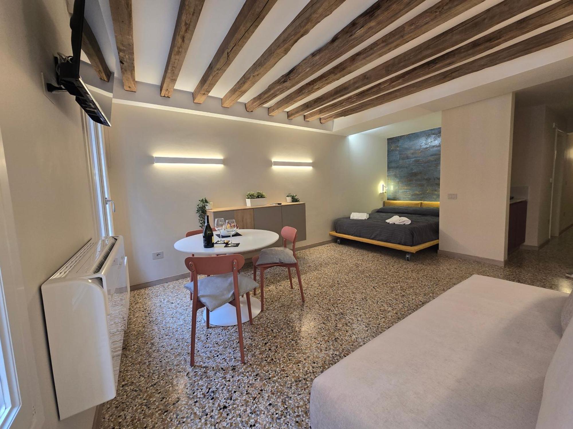 Cozy Studio With Canal View Venice Exterior photo