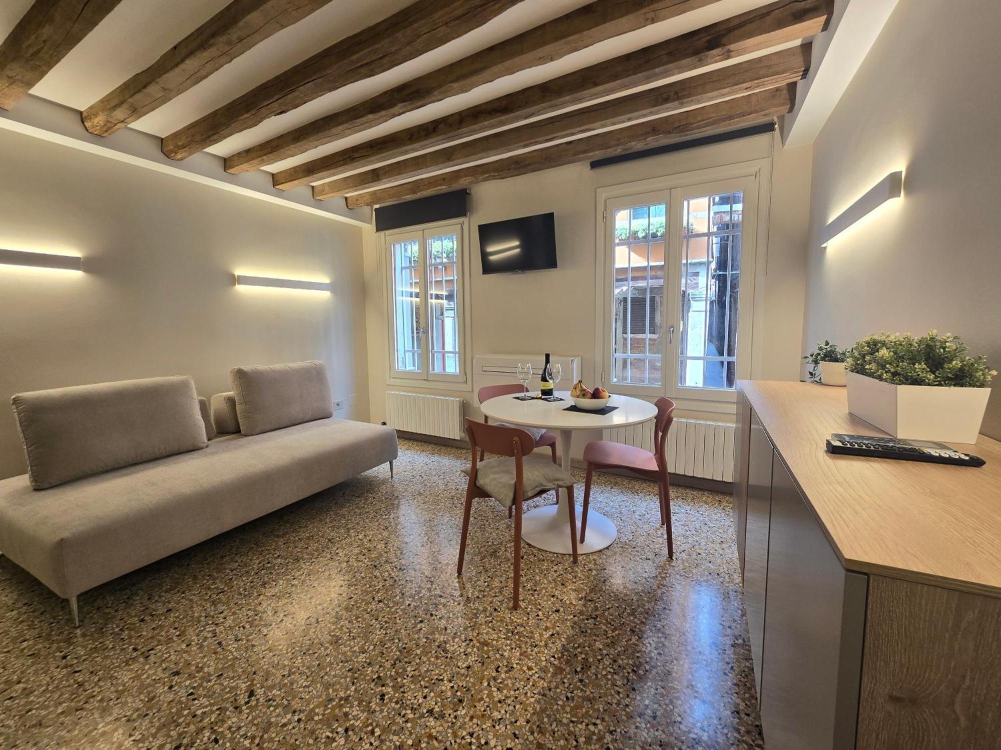 Cozy Studio With Canal View Venice Exterior photo
