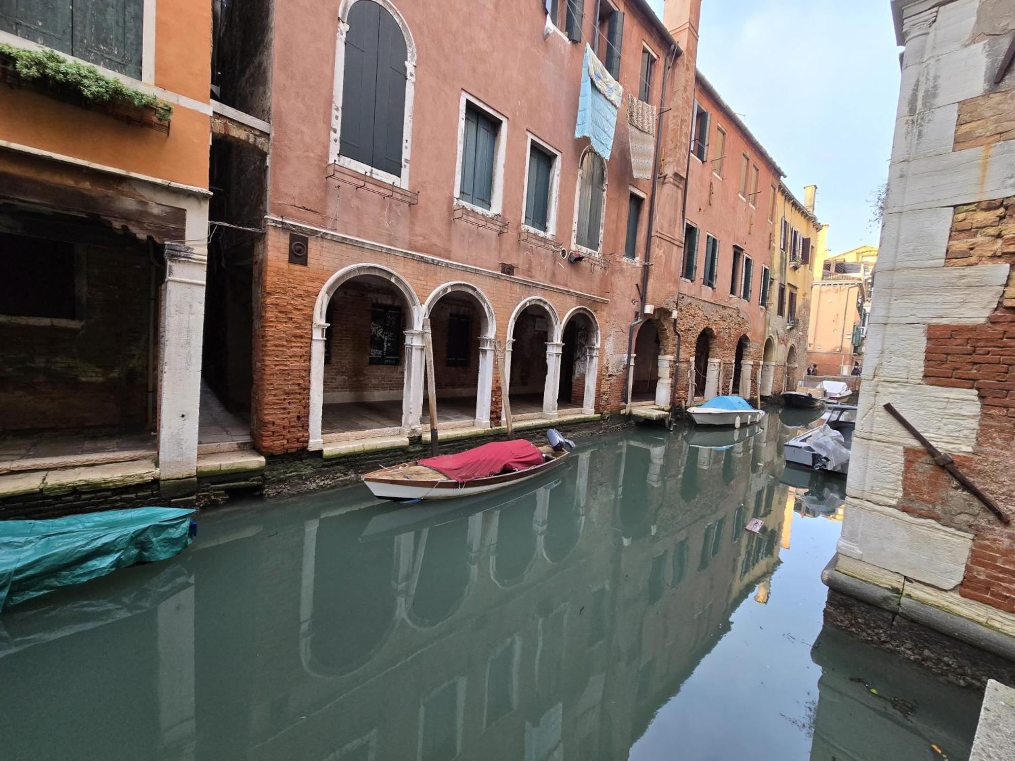 Cozy Studio With Canal View Venice Exterior photo