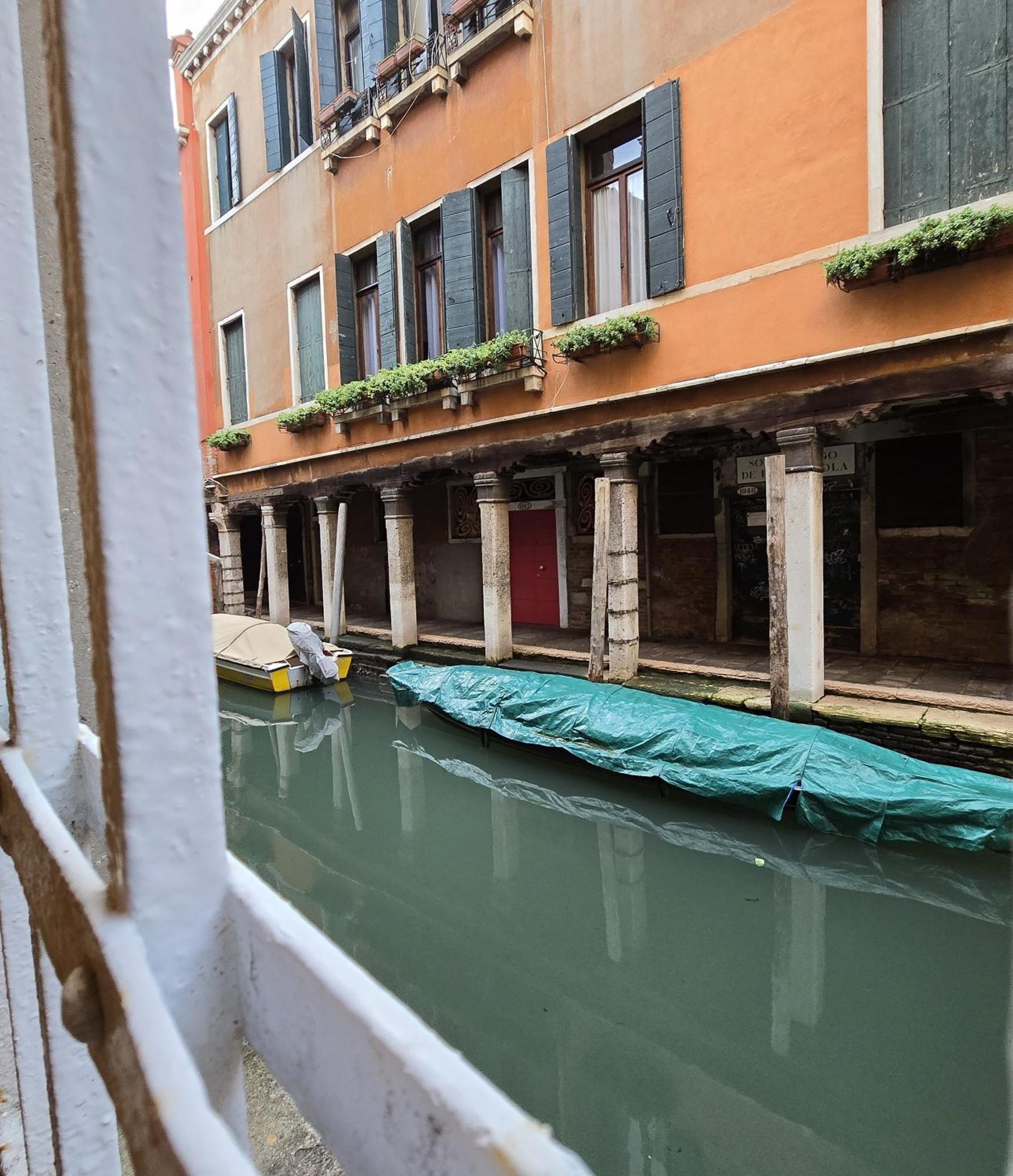 Cozy Studio With Canal View Venice Exterior photo
